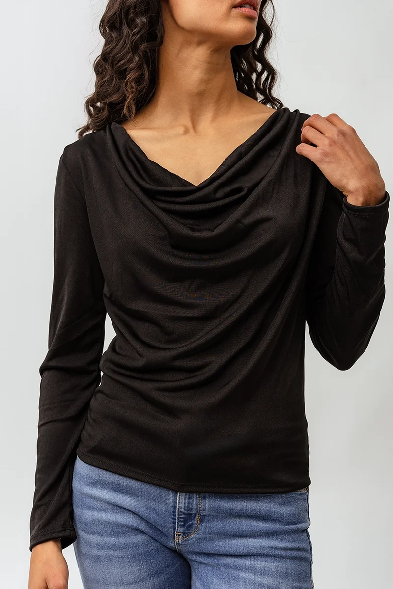 Le t-shirt manches longues col bénitier