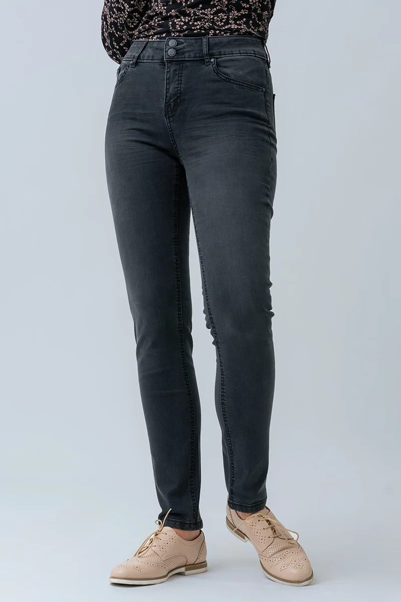 Le jeans étroit 2 boutons| Modèle Sophia