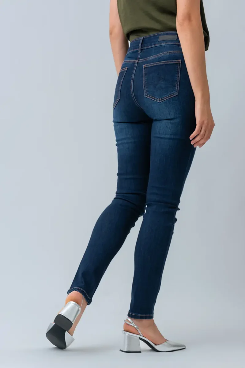 Le jeans étroit 2 boutons| Modèle Sophia