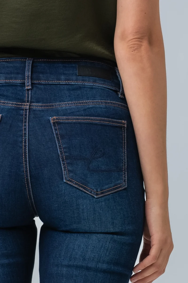 Le jeans étroit 2 boutons| Modèle Sophia