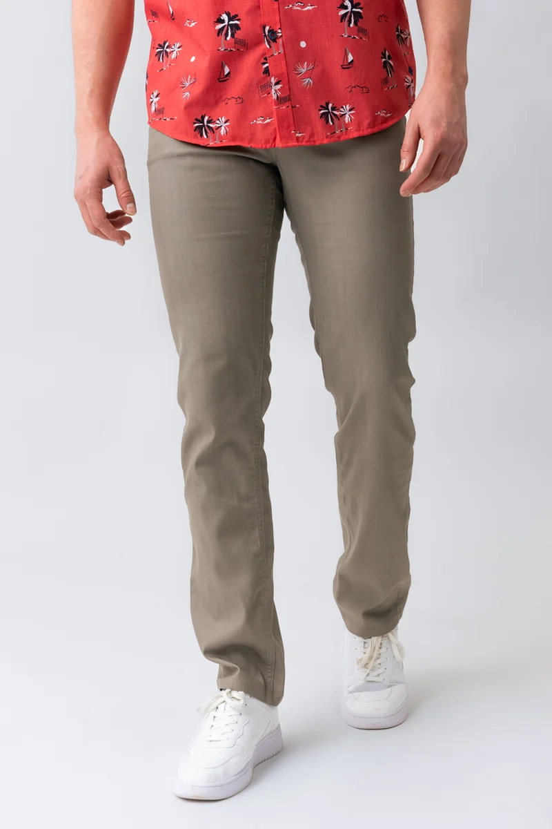 Le pantalon uni ajusté | Modèle Bouchard