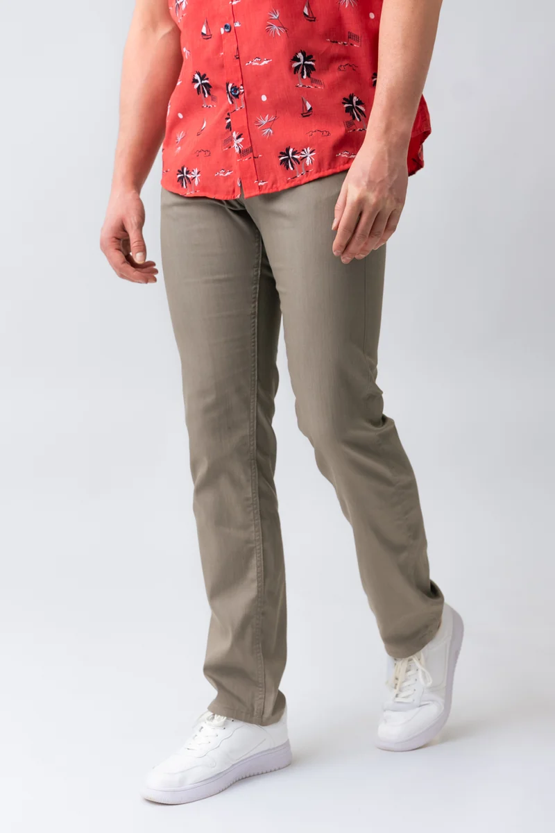 Le pantalon uni ajusté | Modèle Bouchard