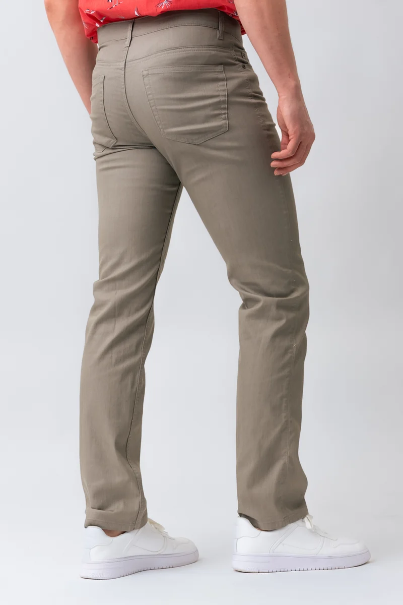 Le pantalon uni ajusté | Modèle Bouchard