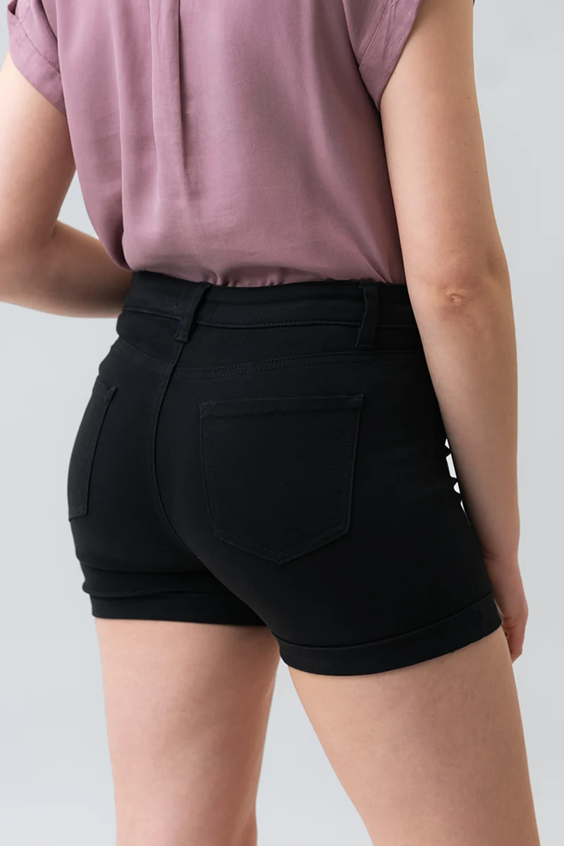 Le short sculptant en denim coloré