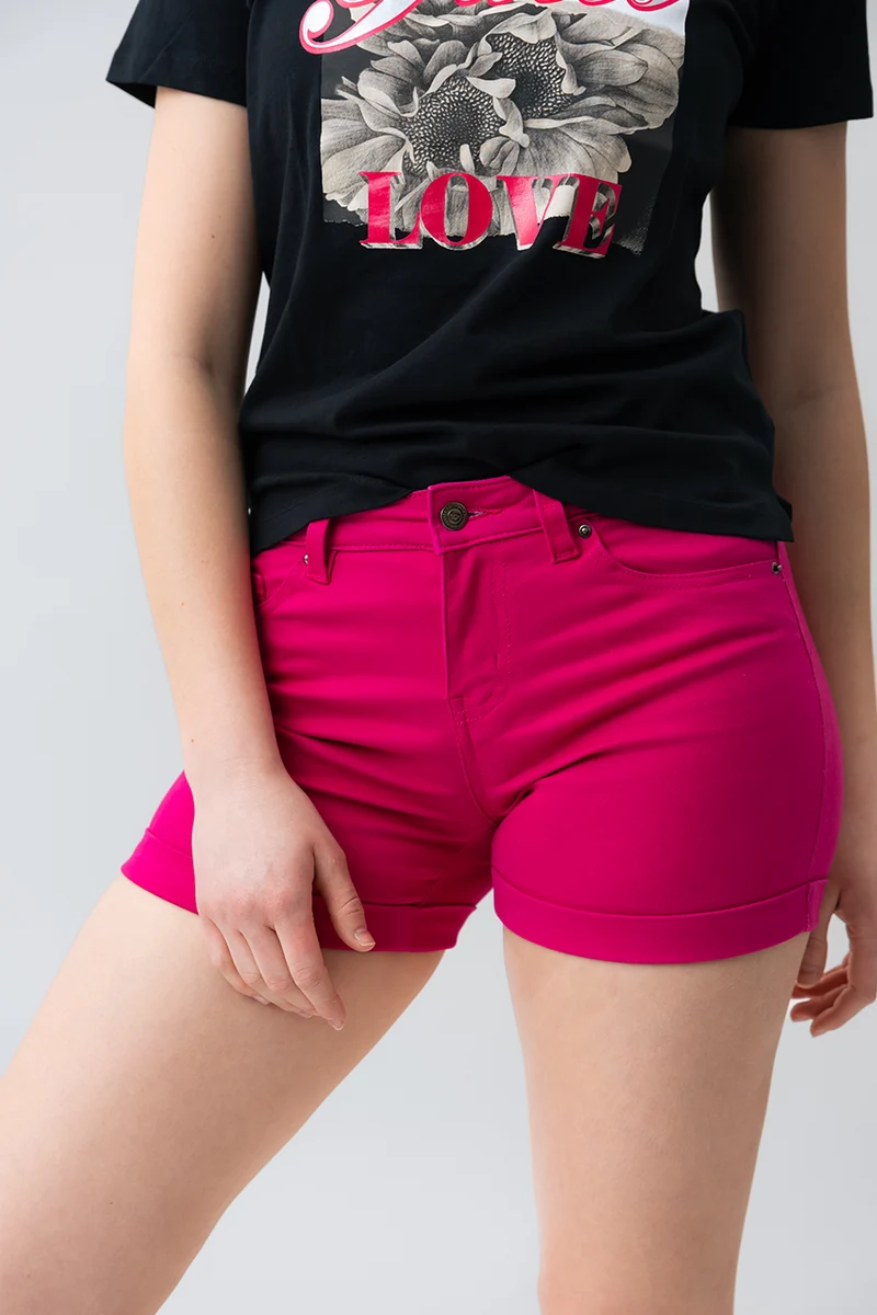 Le short sculptant en denim coloré