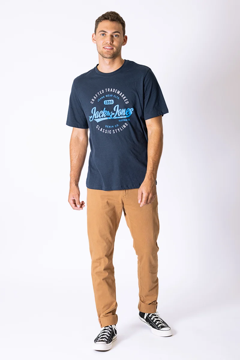 Le pantalon chino de couleur
