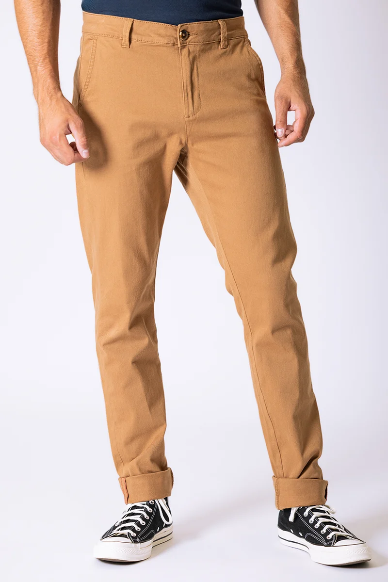 Le pantalon chino de couleur