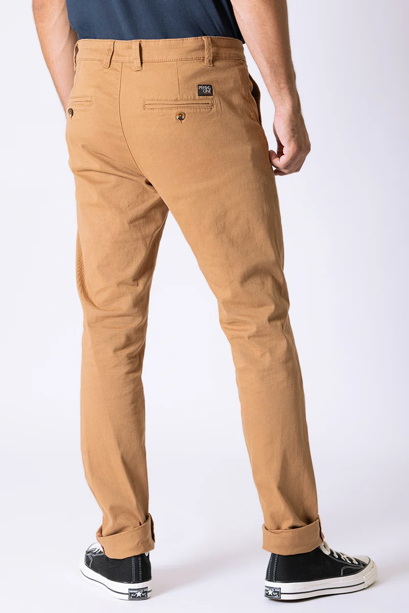 Le pantalon chino de couleur