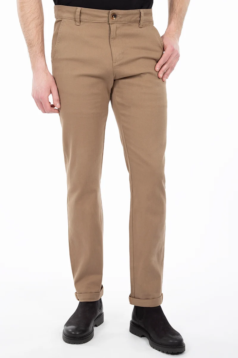 Le pantalon chino de couleur