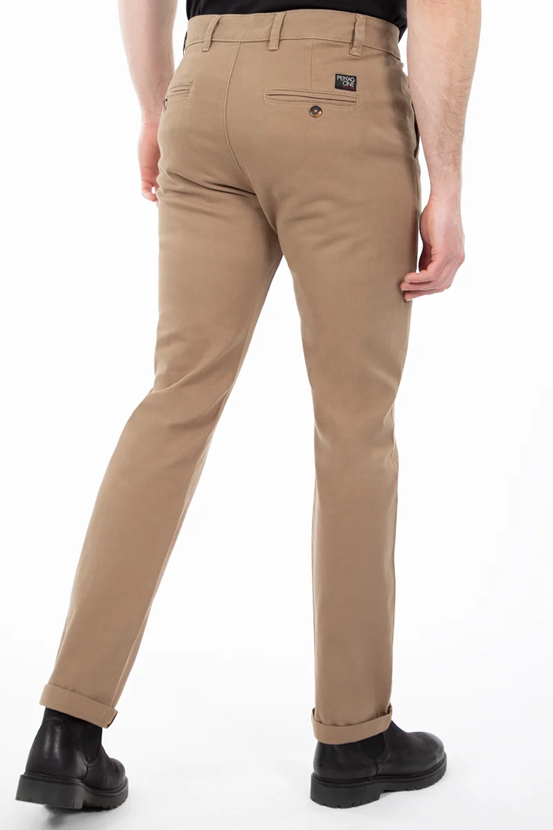Le pantalon chino de couleur
