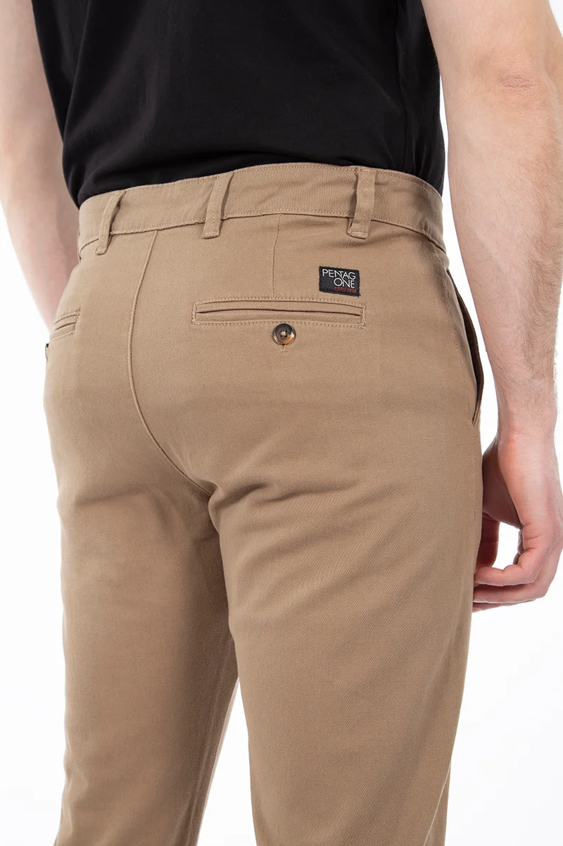 Le pantalon chino de couleur