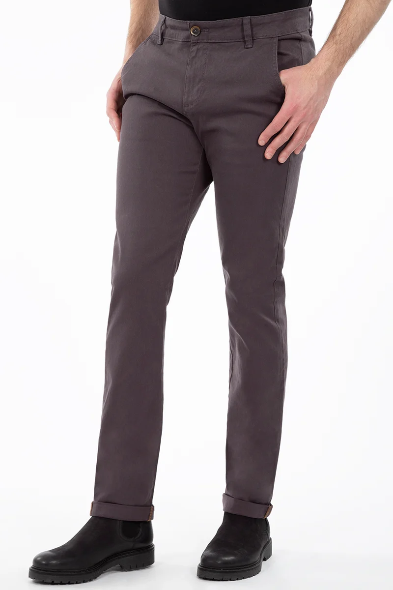 Le pantalon chino de couleur