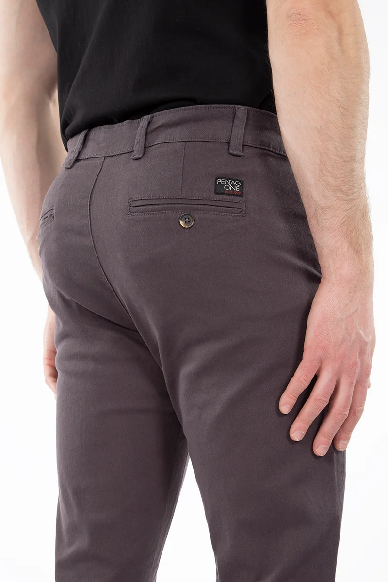 Le pantalon chino de couleur