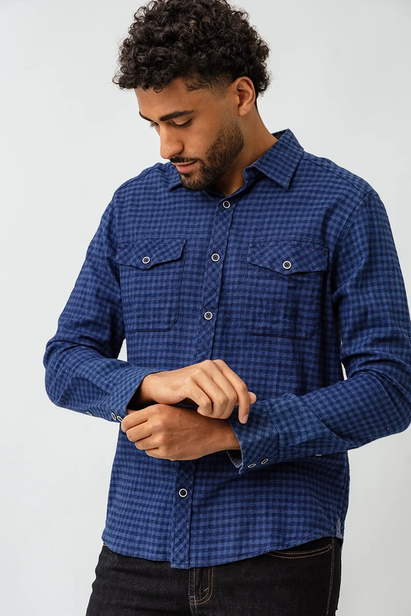 La chemise douce à carreaux