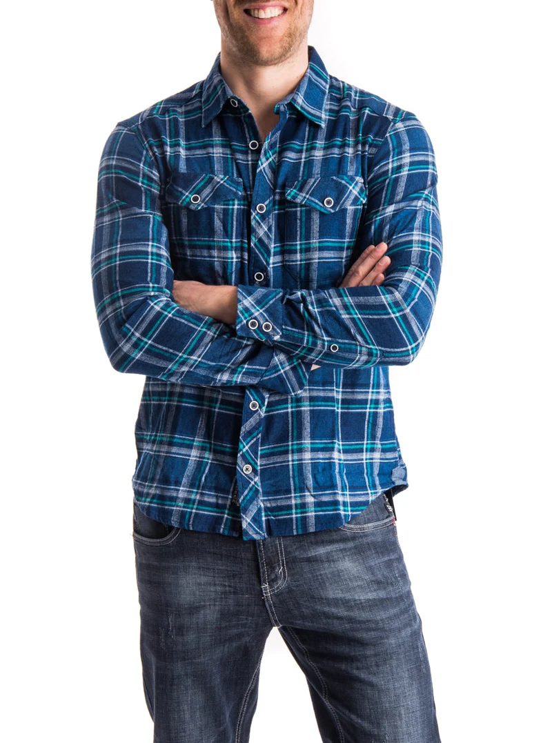 La chemise douce à carreaux
