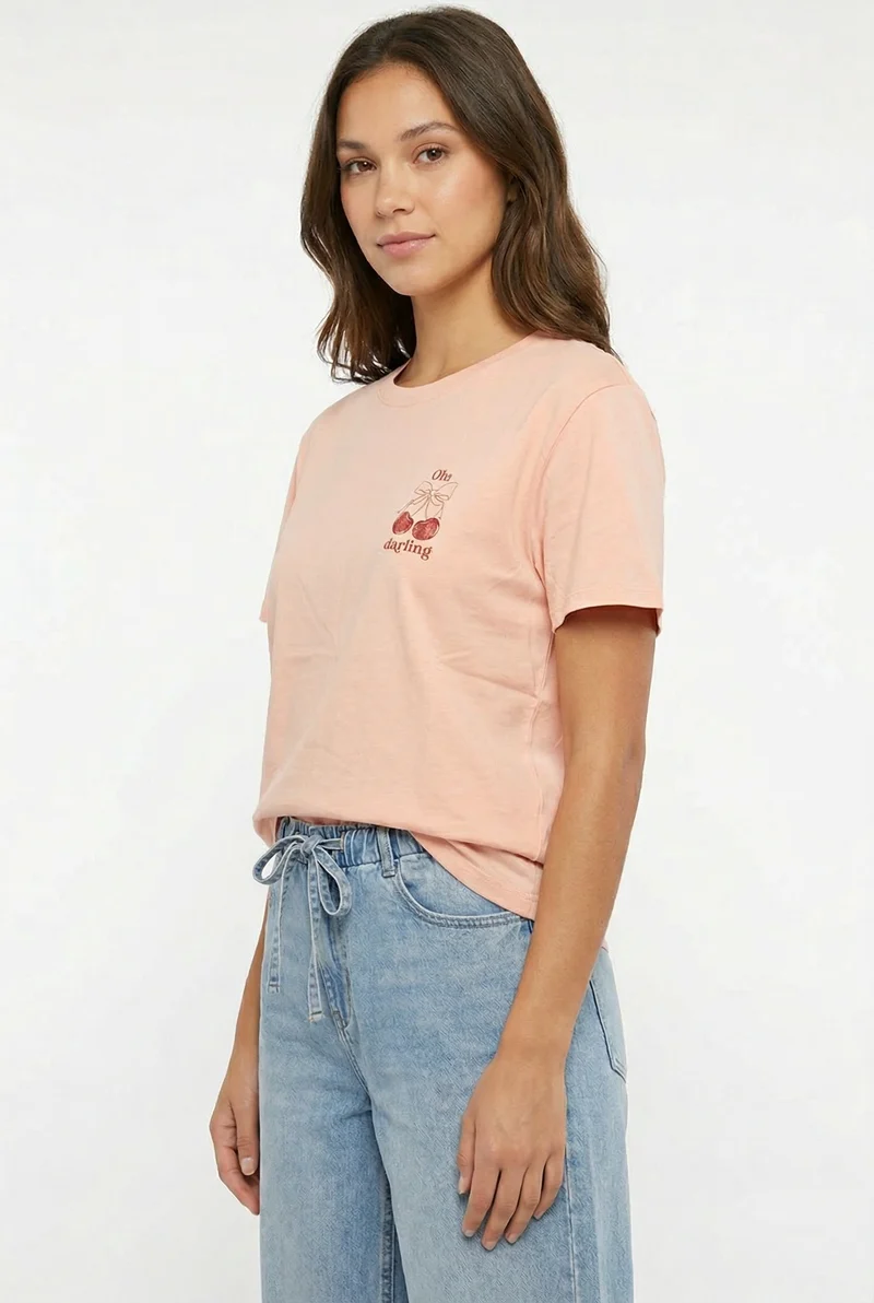 Le t-shirt à imprimé graphique