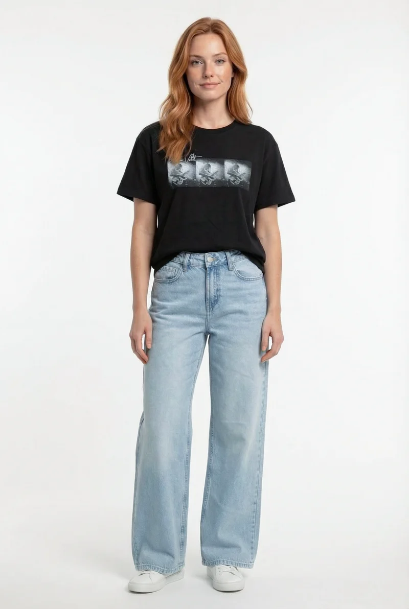 Le t-shirt à imprimé graphique