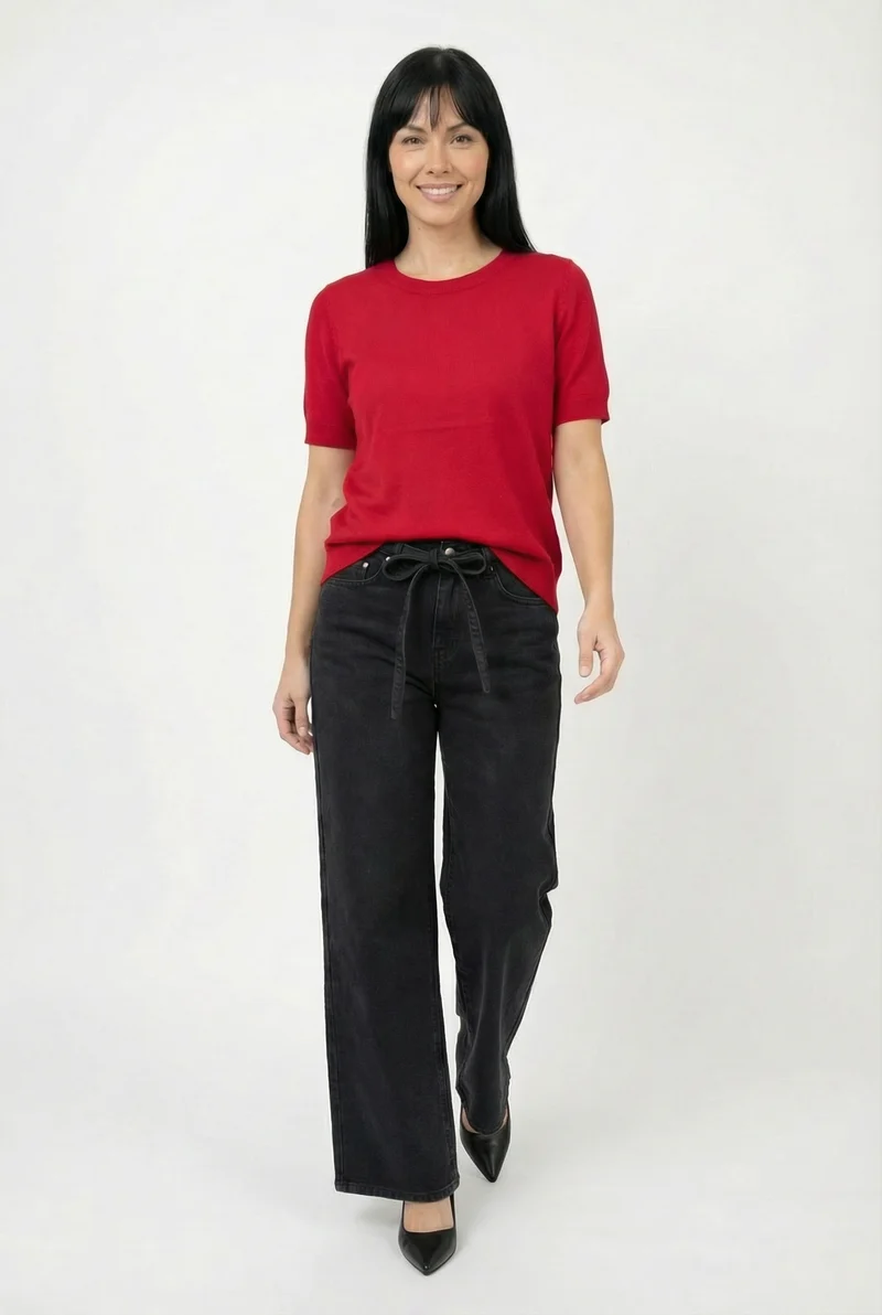 Le chandail en tricot à manches courtes doux et confortable