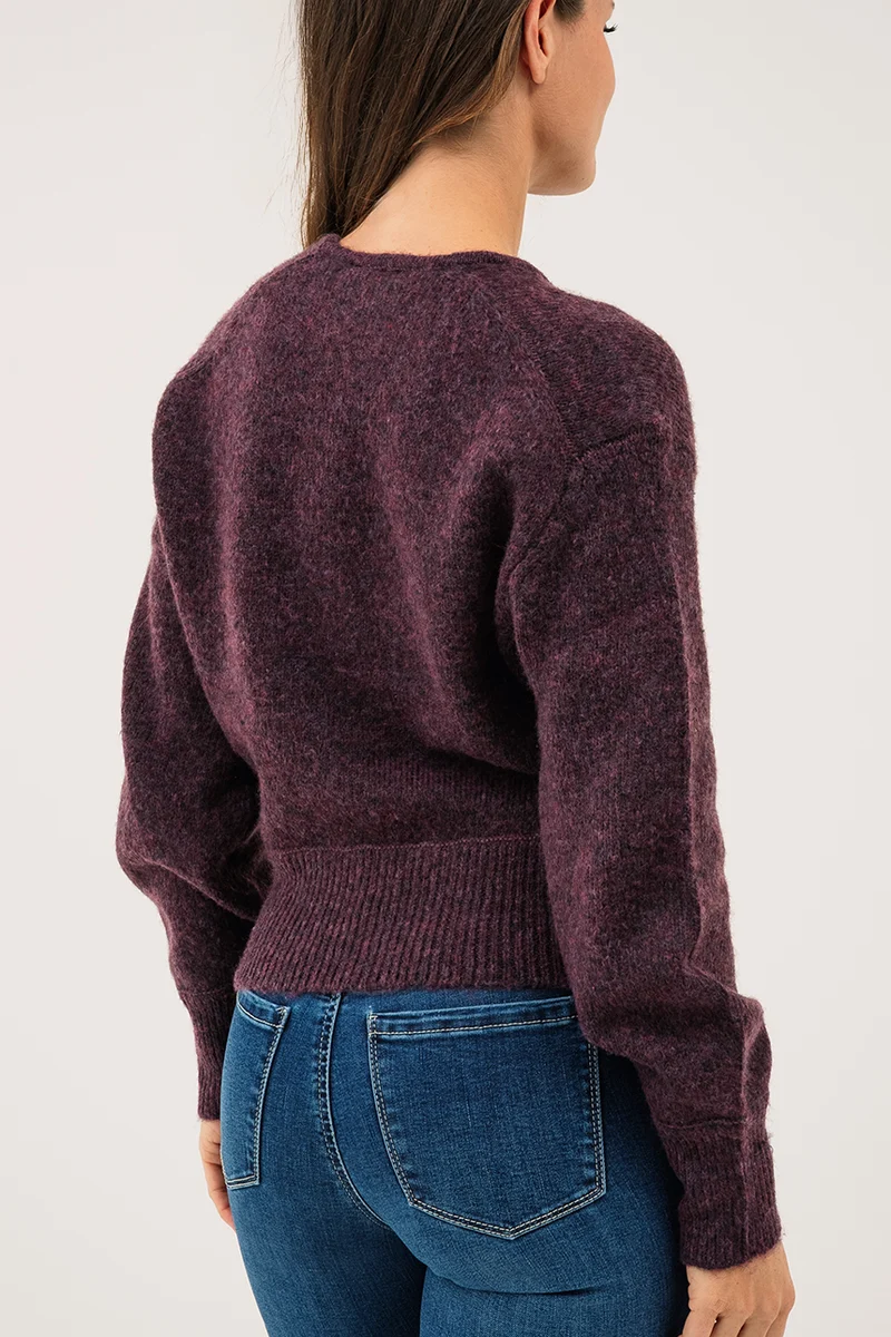 Le chandail en tricot cache-cœur