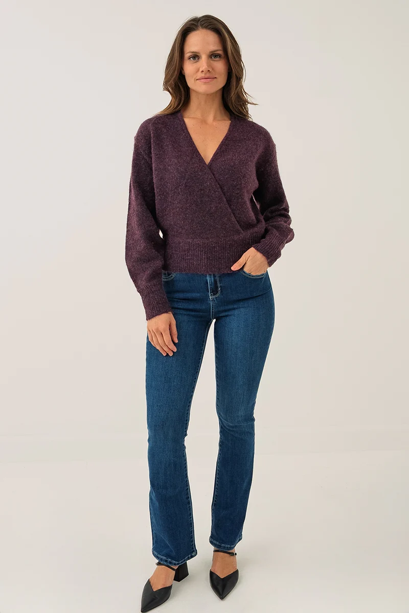 Le chandail en tricot cache-cœur