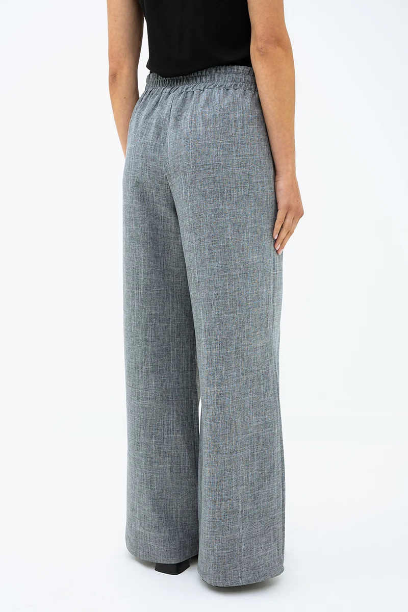 Le pantalon fluide chic à boucle