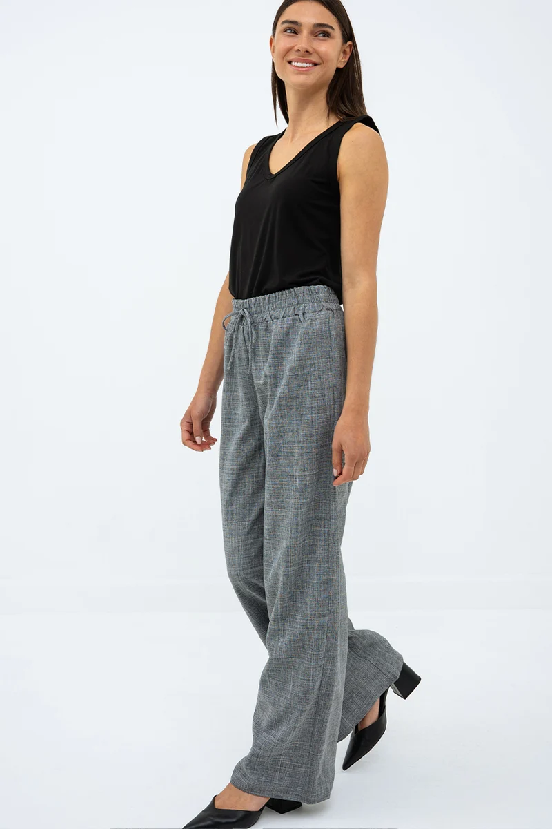 Le pantalon fluide chic à boucle
