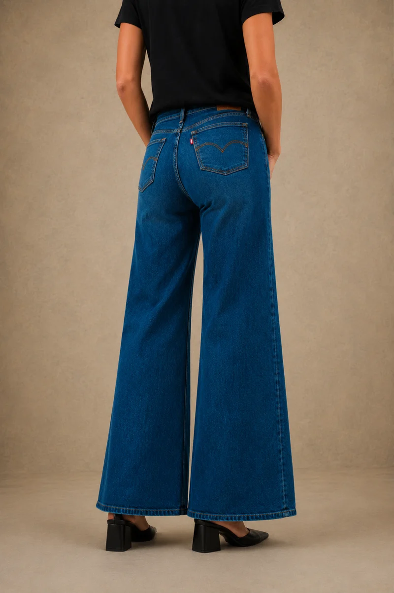 Le jean moulant à jambe large 318 de Levis