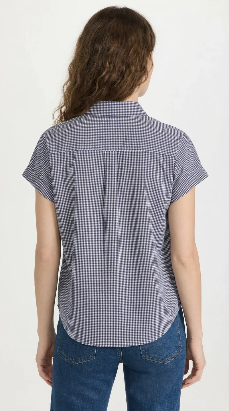 La blouse à manches courtes à motif vichy