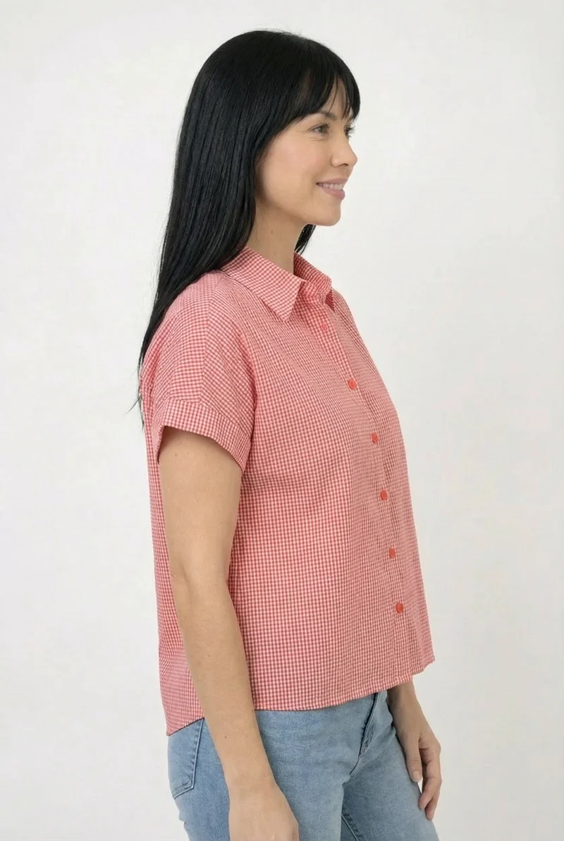 La blouse à manches courtes à motif vichy