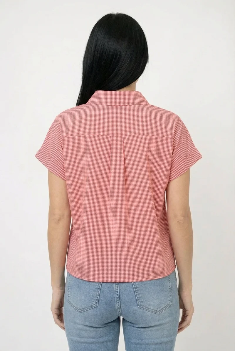 La blouse à manches courtes à motif vichy