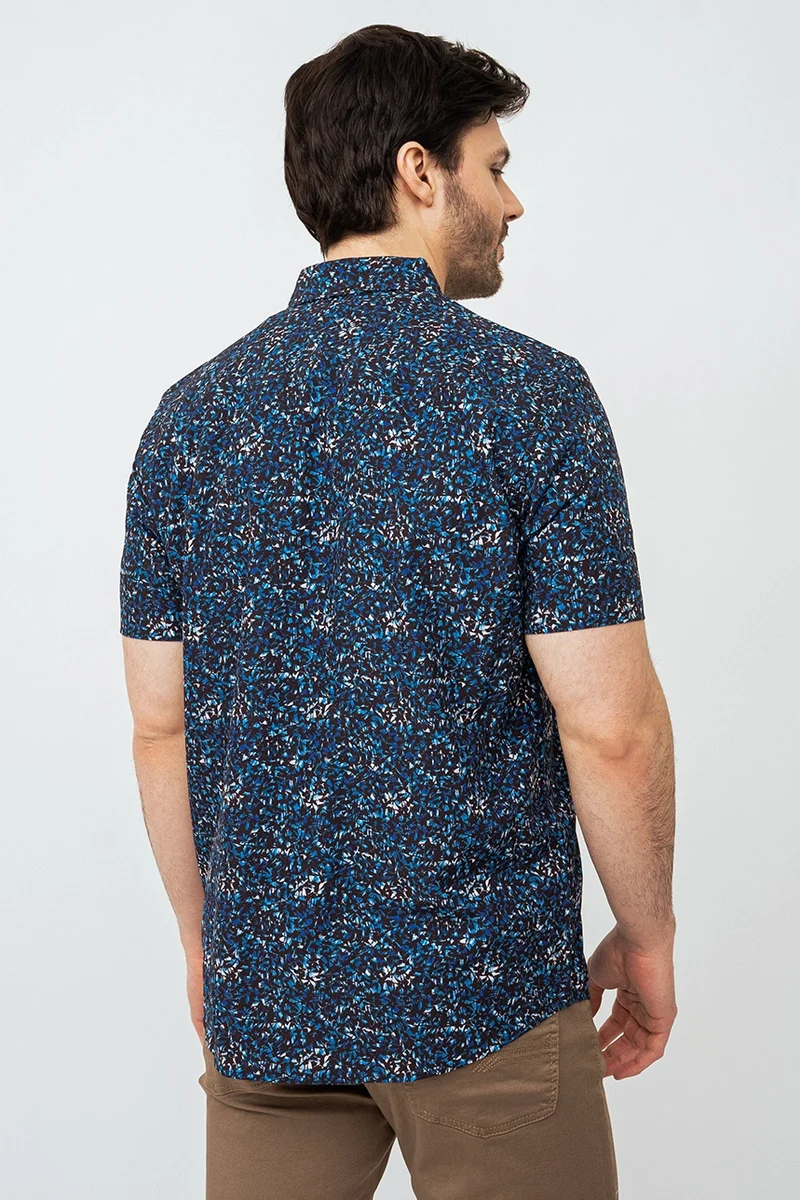 La chemise imprimée avec boutons effet bois