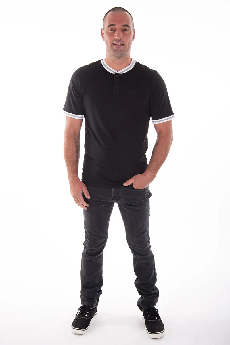 T-shirt uni félin brodé