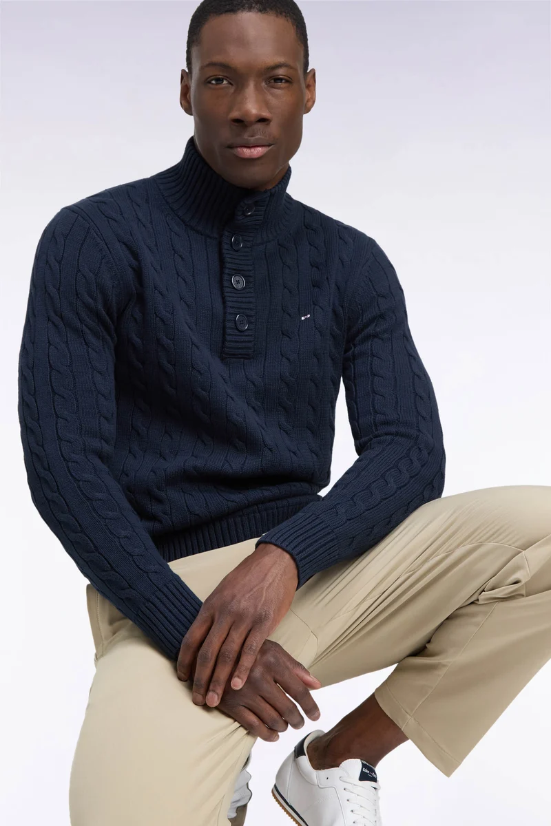 Pull à torsades col boutonné en coton marine coupe droite