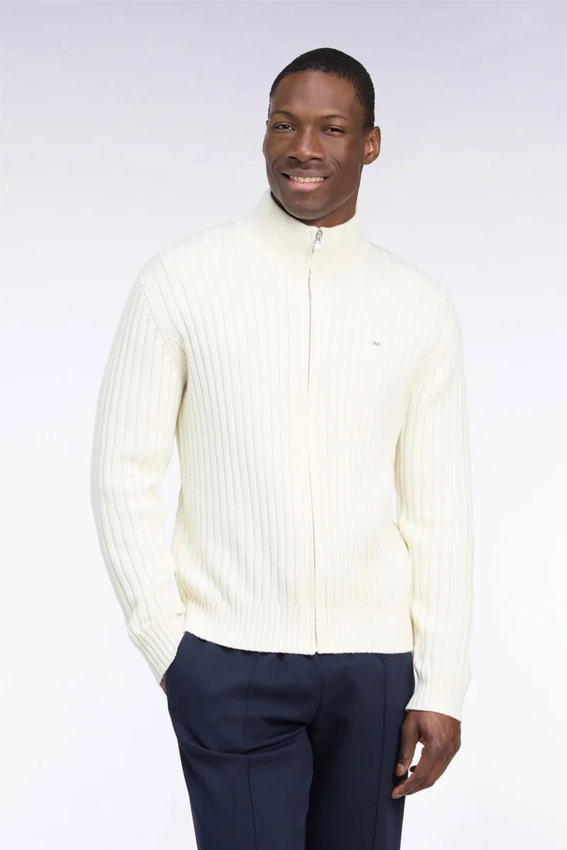 Cardigan zippé à col camionneur en laine et coton écru côtelé coupe droite