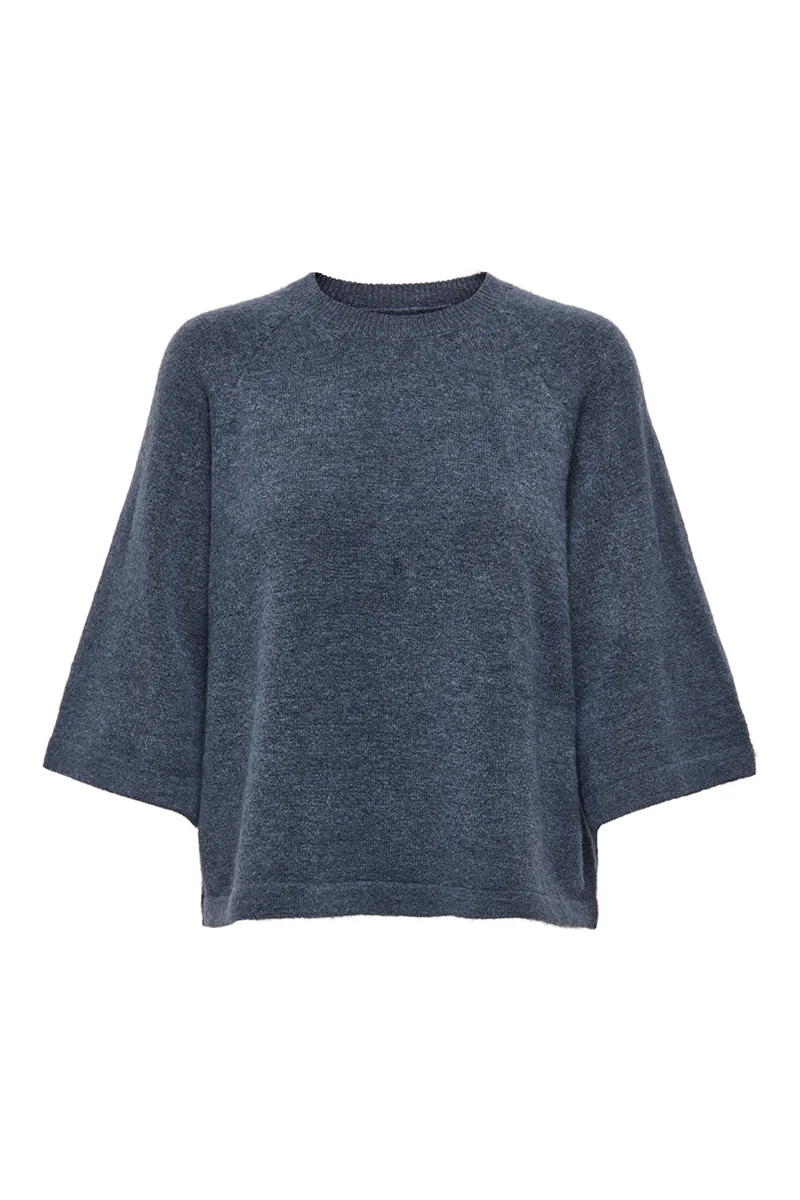 Le chandail en tricot à manches courtes