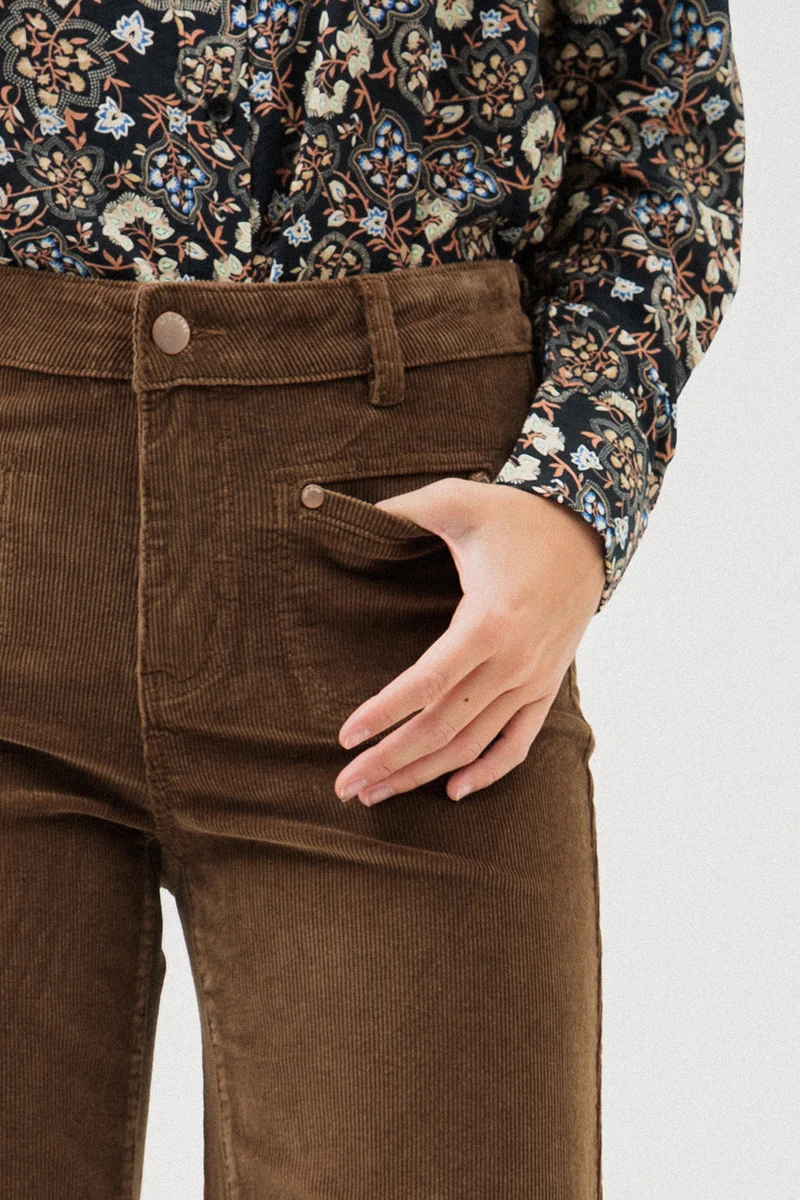 Le pantalon en velours côtelé Lois | Modèle Robie