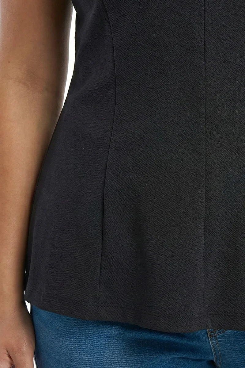 La blouse texturée silhouette peplum