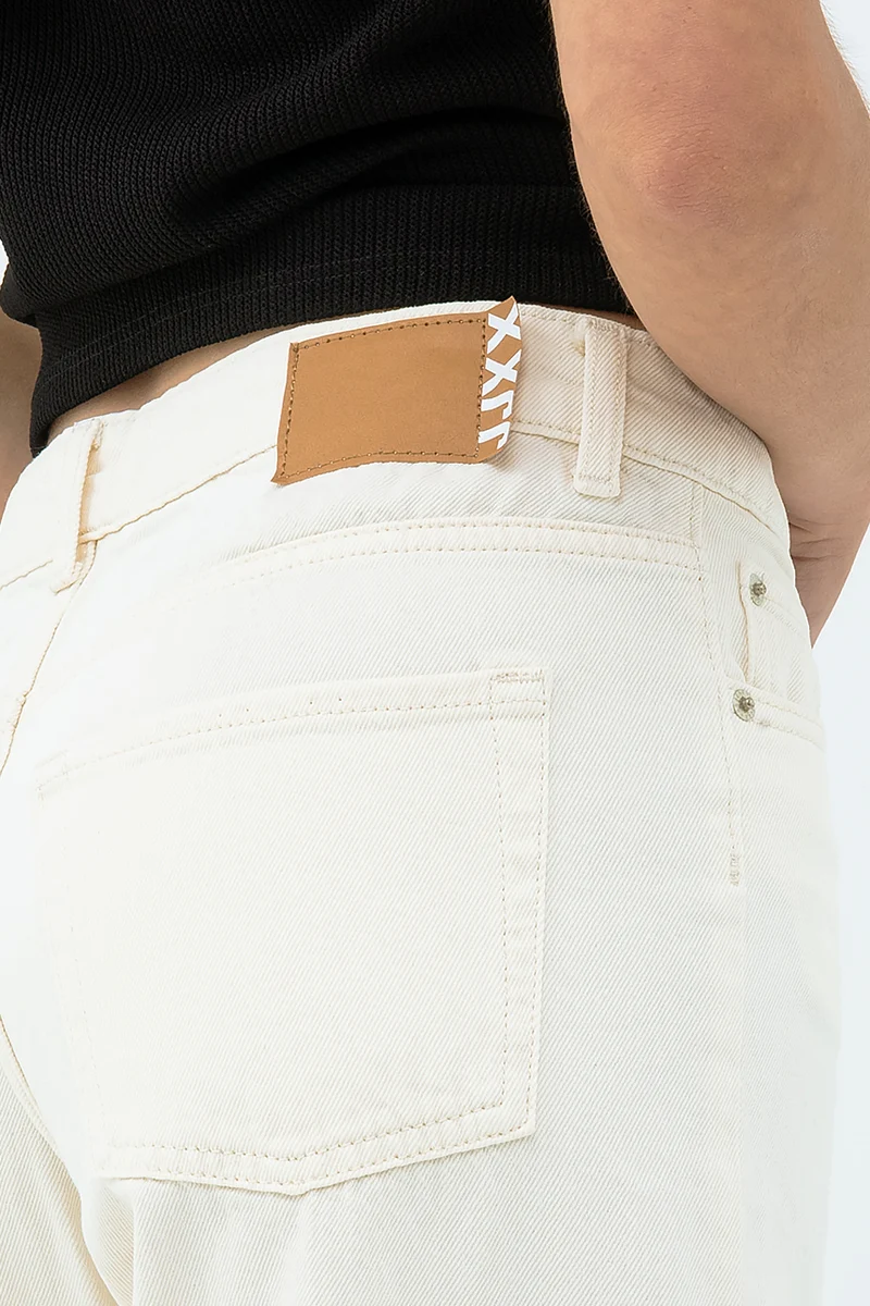 Le jeans large en denim crème par JJXX | Modèle Tokyo