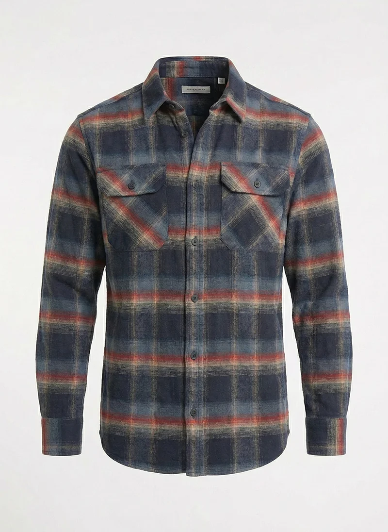 La chemise à carreaux en flanelle marine et rouge