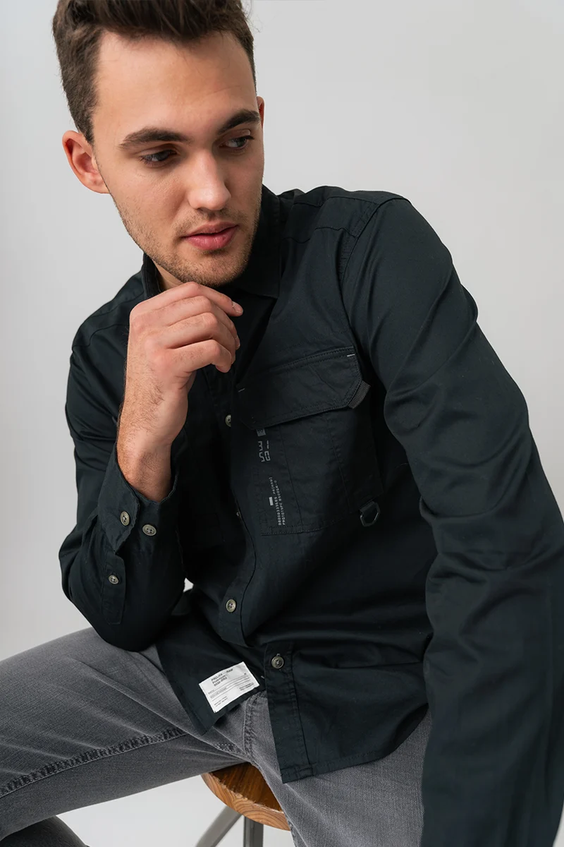 La chemise utilitaire unie | Modèle Roy