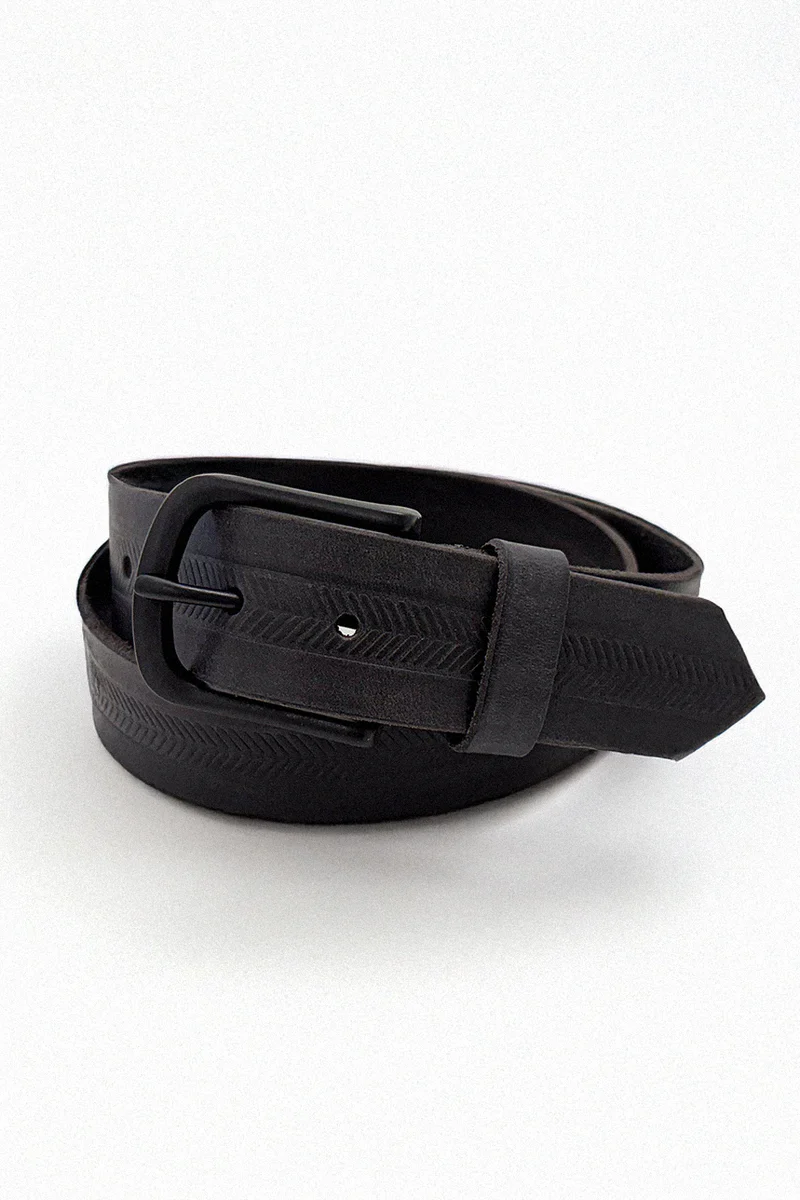 La ceinture en cuir embossée