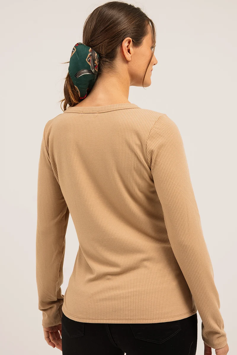 Le cardigan côtelé à manches longues