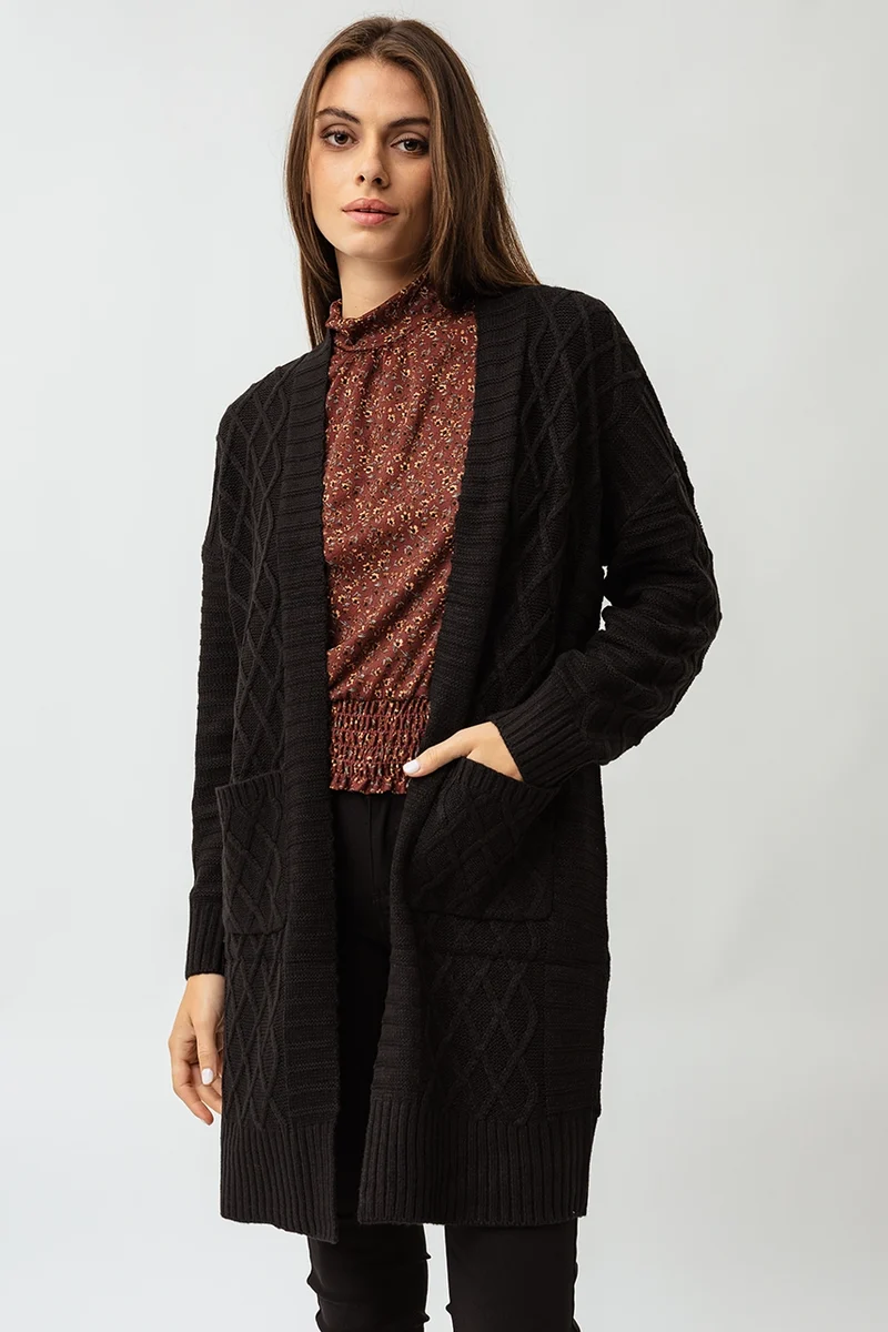Le cardigan long en tricot
