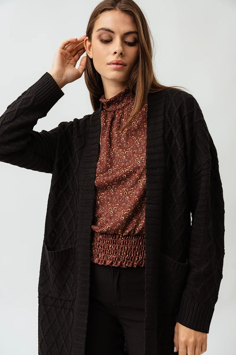 Le cardigan long en tricot
