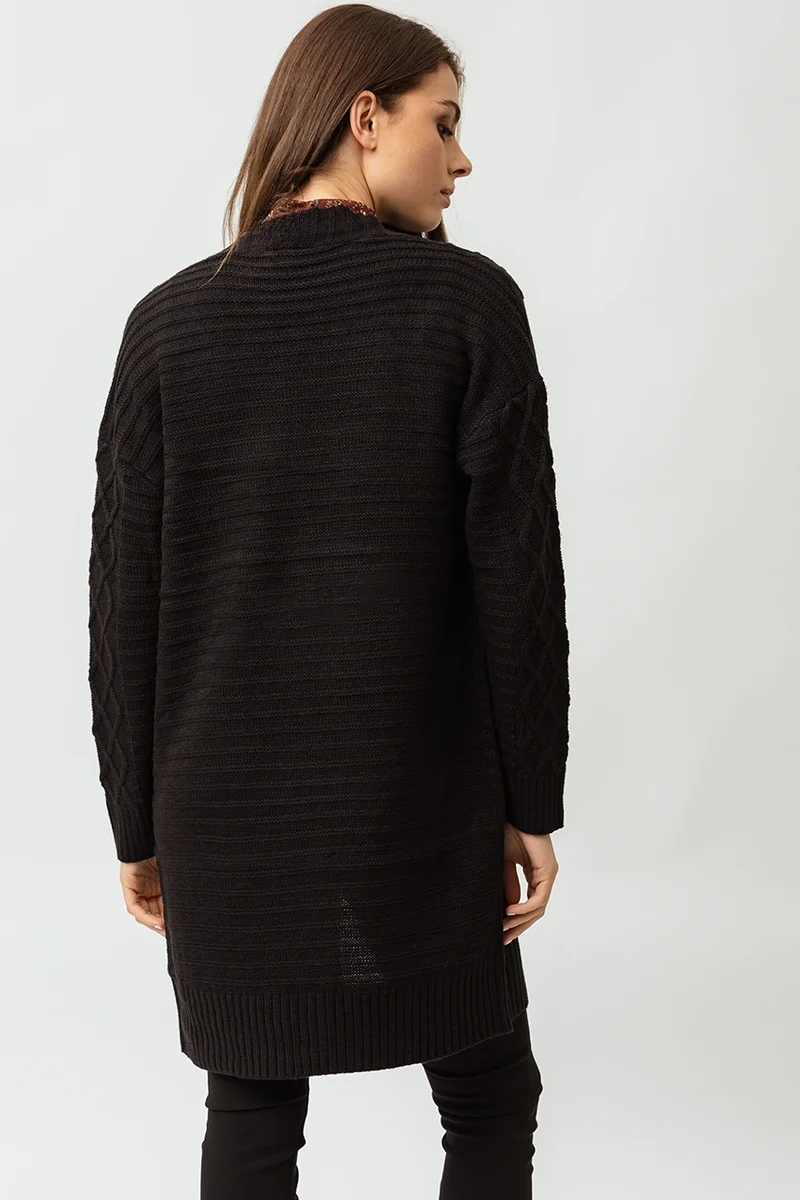 Le cardigan long en tricot