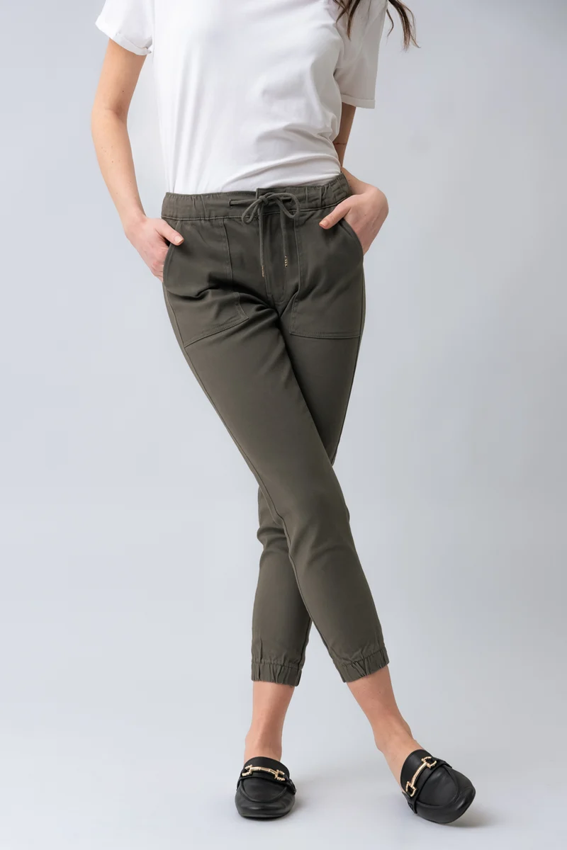 Le jeans jogger de couleur