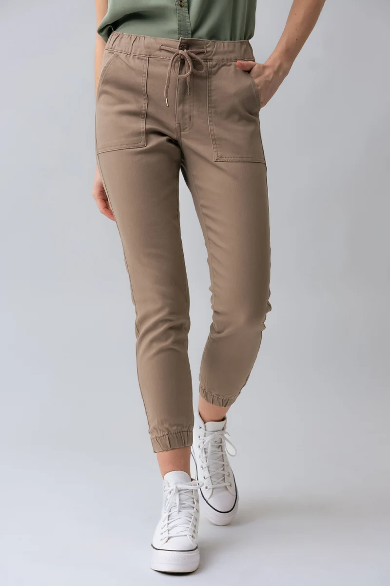 Le jeans jogger de couleur