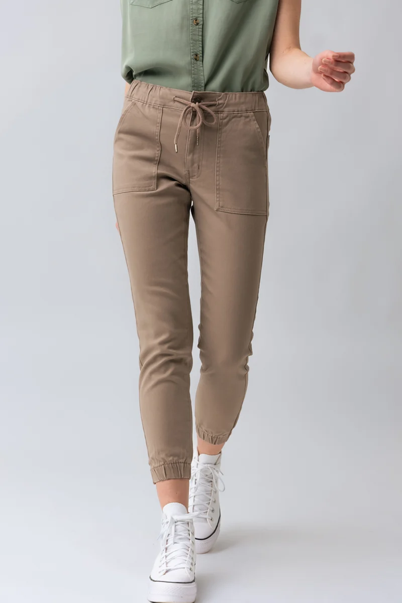 Le jeans jogger de couleur