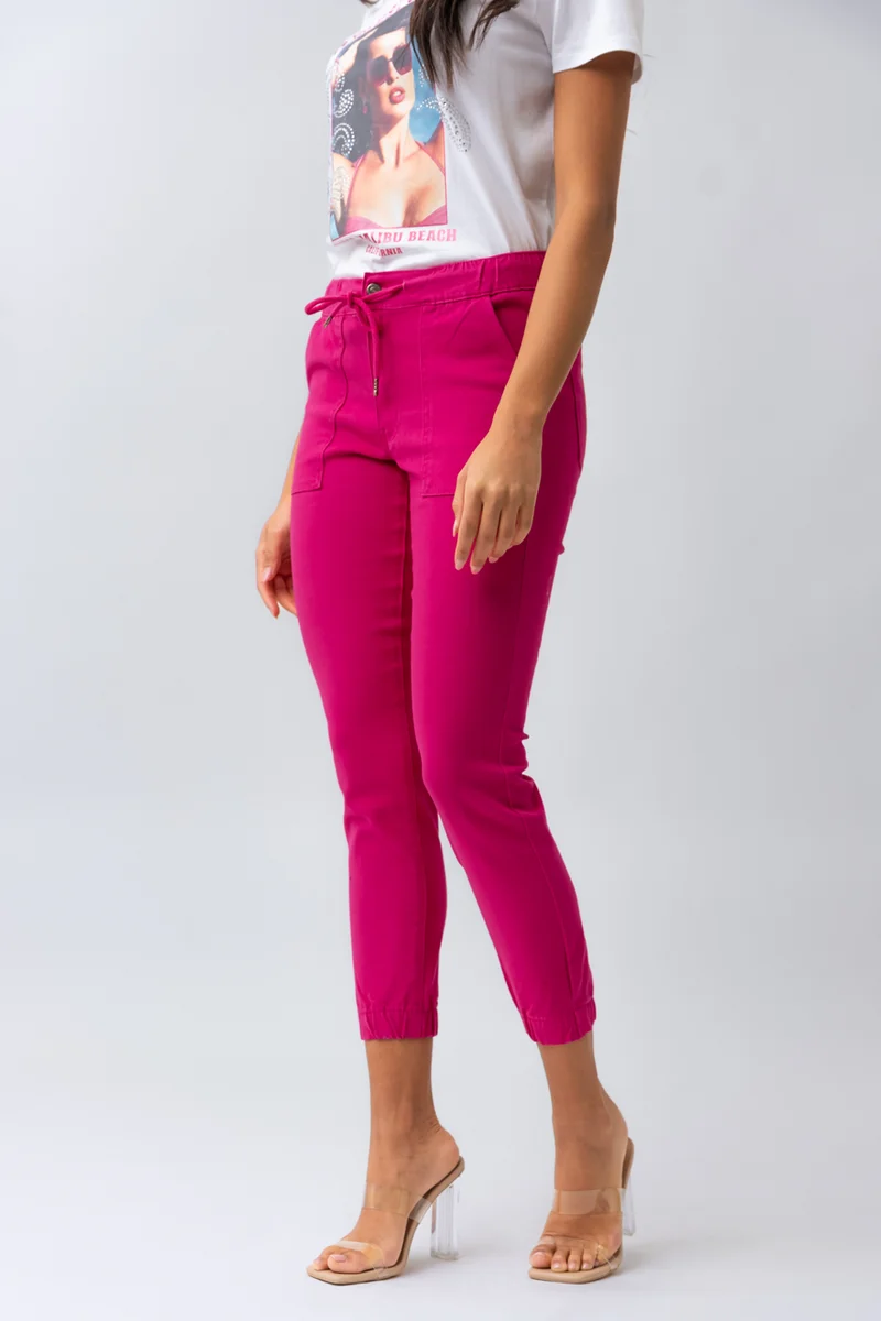 Le jeans jogger de couleur