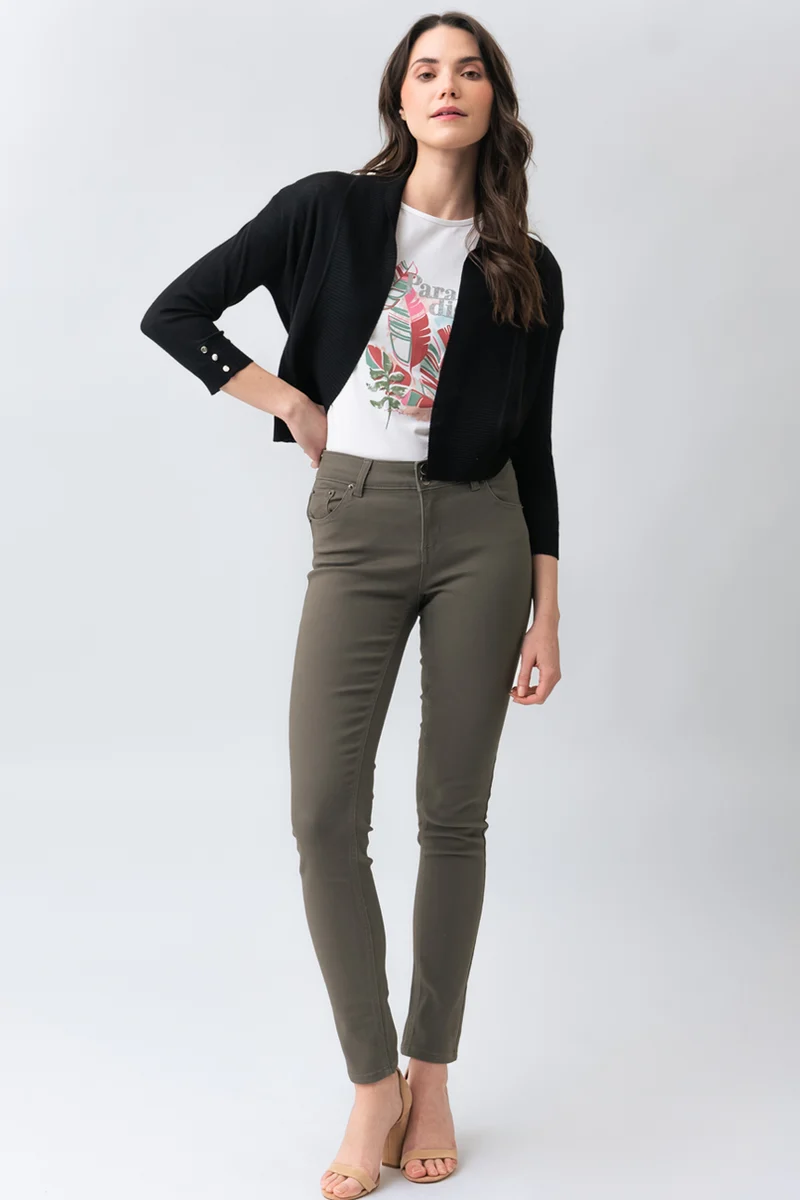 Le jeans étroit coloré sculptant
